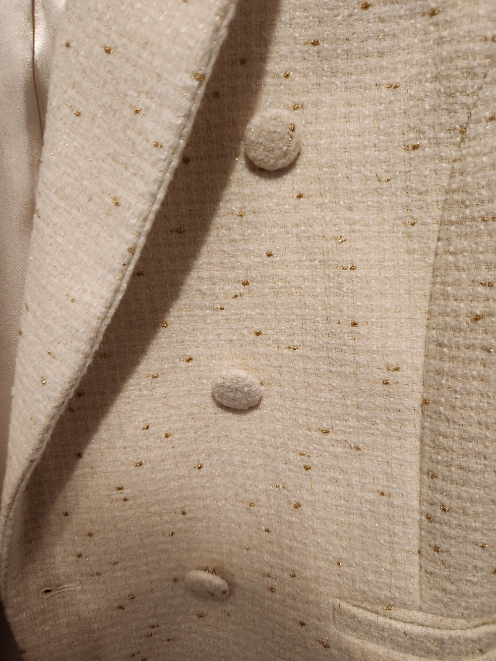 Cropped Double-Breasted Cream Tweed Blazer - Picture 3 of 4